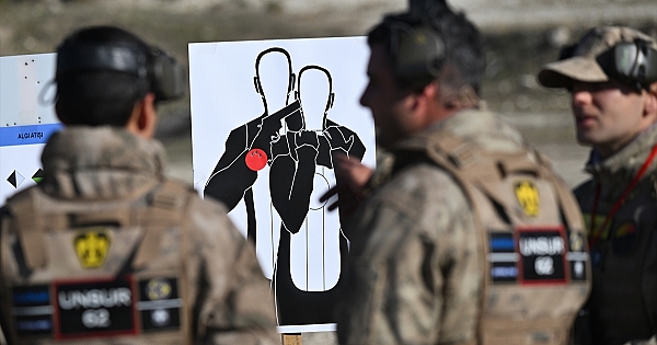 İzmir'de jandarma keskin nişancıları yarıştı