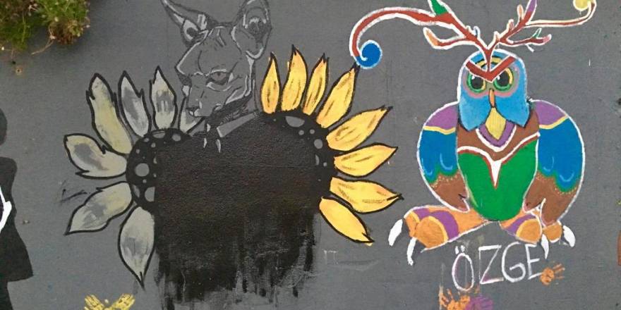 HAYALLER DUVARDA KONUŞTU