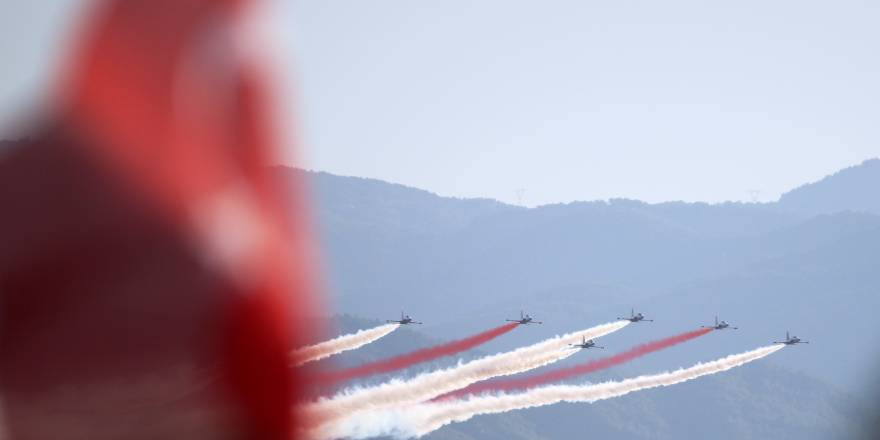 TÜRK YILDIZLARI VE SOLO TÜRK İZMİR'İN KURTULUŞUNUN 97.YIL DÖNÜMÜ GÖSTERİ