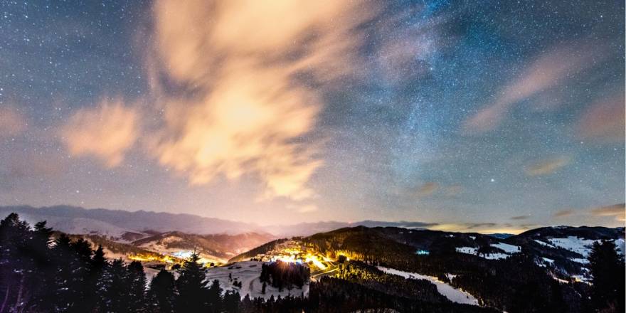 GÖKYÜZÜ VE YILDIZLARIN TUVALE YANSIMASI