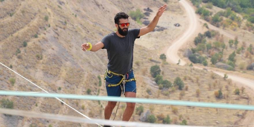 Levent Vadisi’nde Slackline gösterisi nefesleri kesti