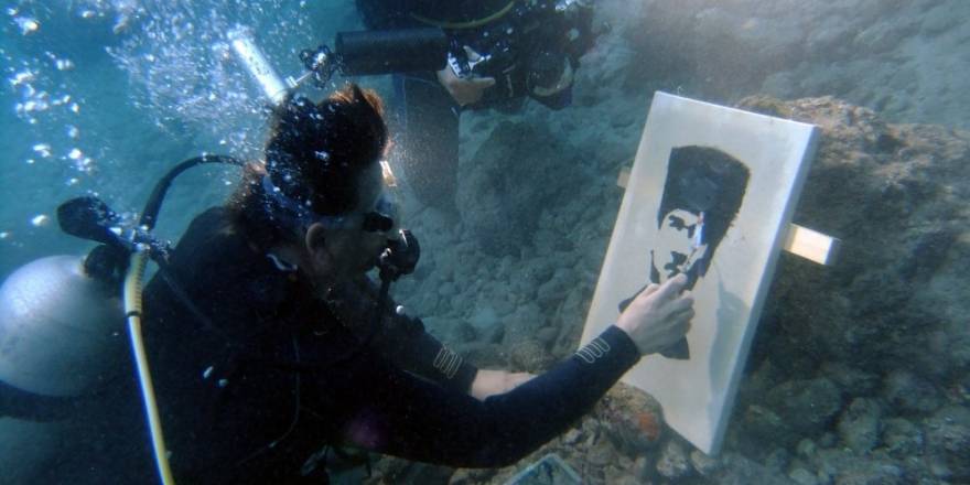 FETHİYE’DE DENİZALTINDA RESİM YAPTILAR