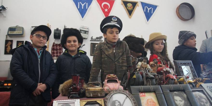 TARİHİ OKULUN BİR SINIFINI MÜZEYE ÇEVİRDİLER