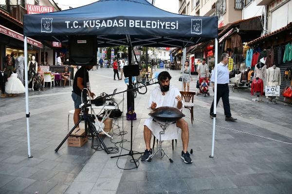 2022/06/kusadasinda-turkiyenin-ilk-tematik-sokak-festivali-ilgi-odagi-oldu-9989f822a61d-2.jpg