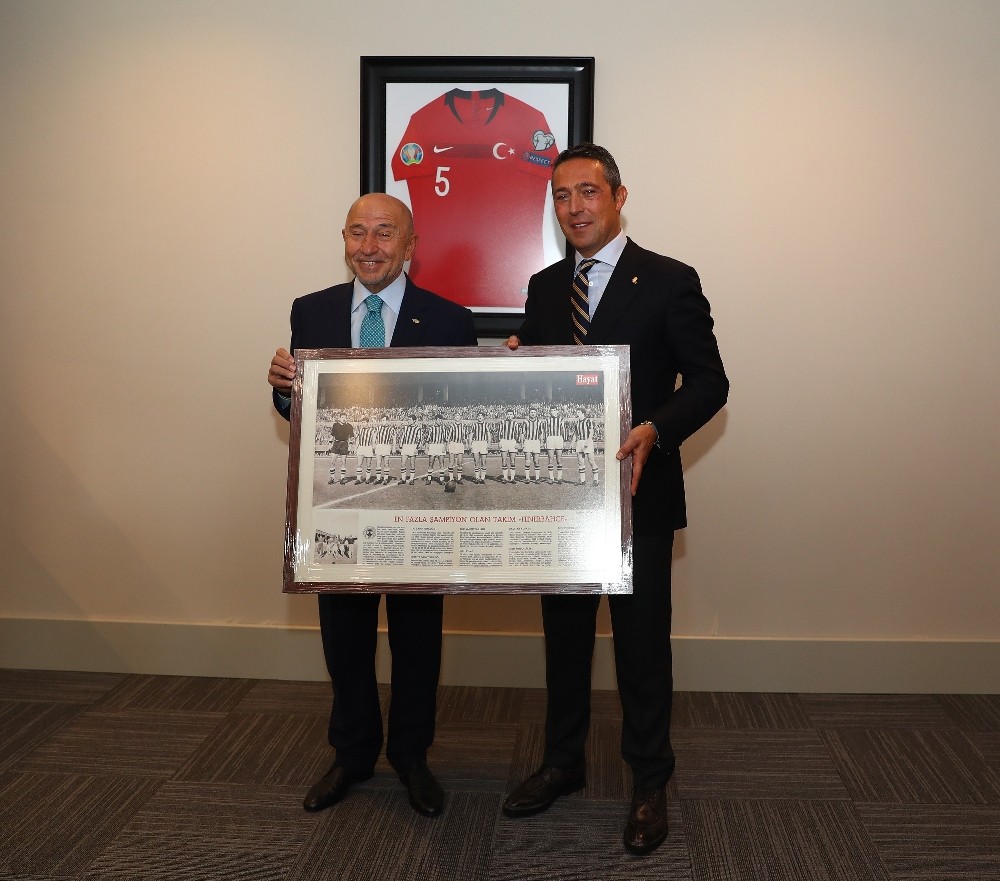 Ali Koç'tan federasyon başkanına manidar hediye!