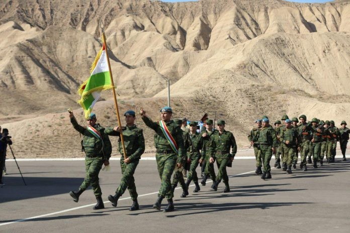 Özbekistan ve Tacikistan'dan teröre karşı ortak askeri tatbikat