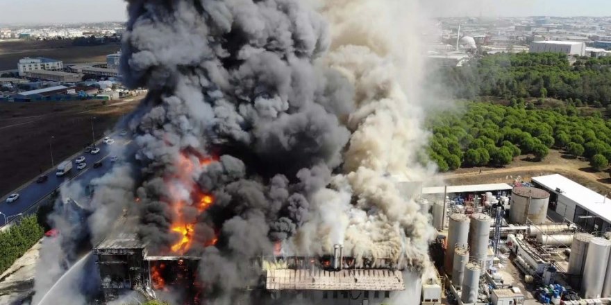 Tuzla'da polyester fabrikasında yangın ardından patlama