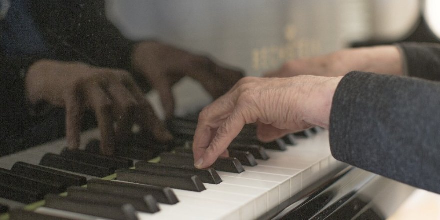 Mahalle sakinlerini rahatsız eden piyaniste, piyano çalma cezası 2 bin zloty (2 bin 900 TL)