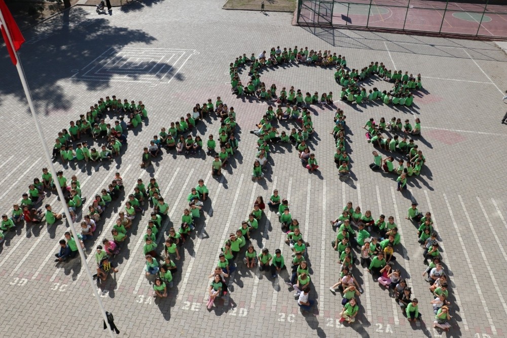 400 öğrenciden Mehmetçiğe "Barış Pınarı" koreografili destek #BarışPınarıHarekatı