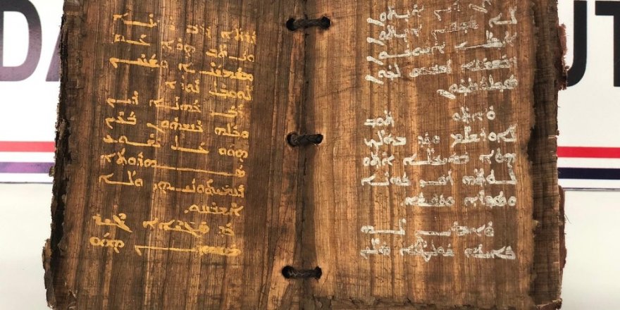 Diyarbakır'da bin 300 yıllık dini motifli kitap ele geçirildi