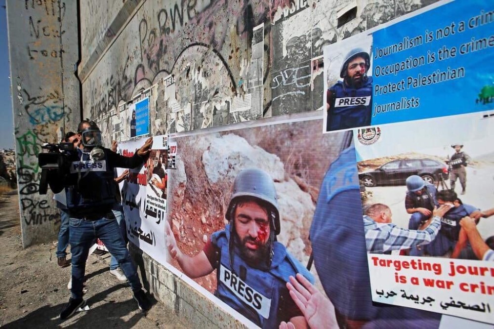 Filistinlilerden İsrail saldırısında gözünü kaybeden gazeteciye destek yürüyüşü