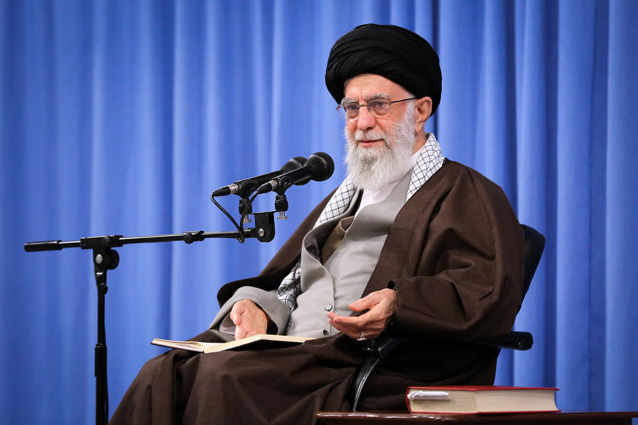 İran dini lideri Hamaney: Kamu mallarını ateşe verme vatandaşlarınfitnecilerin işİ