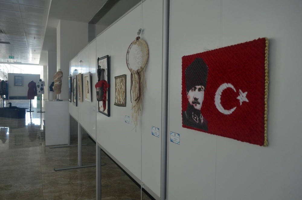 Uşak'ta "Zanaattan Sanata" sergisine yoğun ilgi