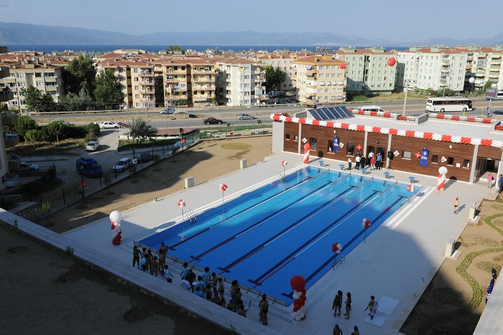 Mudanya Belediyesi, Büyükşehir'in yüzme havuzunu kapattırdı