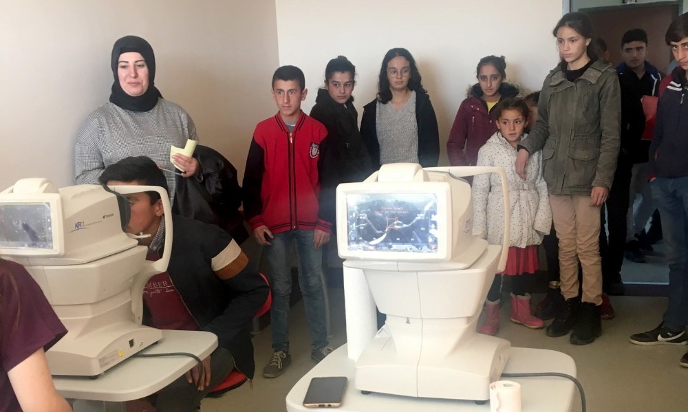 Ardahan'da "Bir Çocuk Bir Dünya Projesi" kapsamında 100 çocuğa göz muayenesi yapıldı