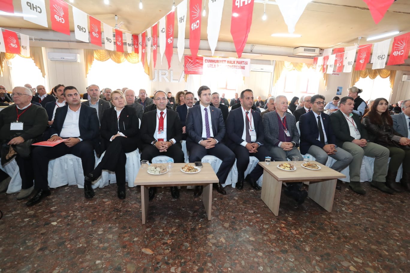 CHP İzmir'de örgüt üç ilçe başkanını seçti