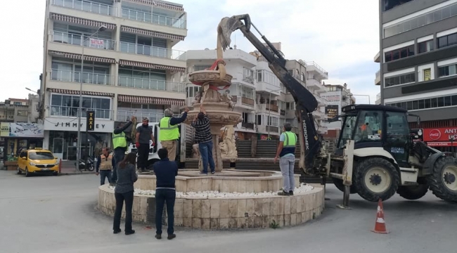 Kuşadası'nın ünlü Poseidon heykeli kaldırıldı