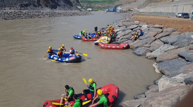 Zap Nehri'nde rafting heyecanı