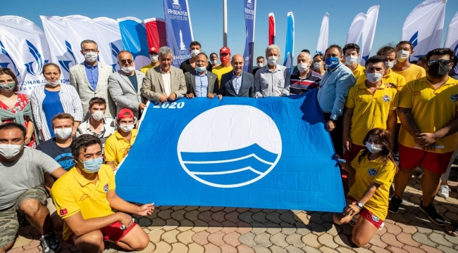 İzmir'in körfez kıyılarında mavi bayrak gururu