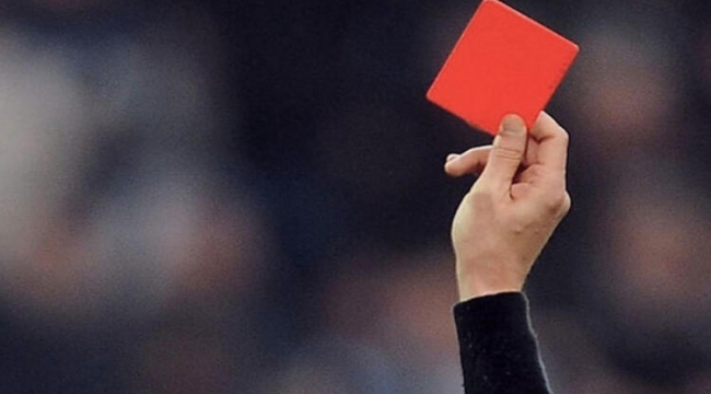Kasıtlı öksüren futbolcu kırmızı kart ile cezalandırılacak