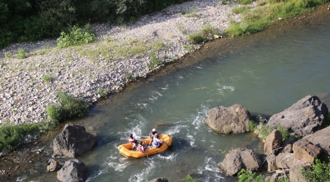 Melet Irmağı'nda rafting turu