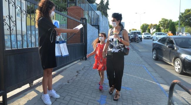 Kuşadası Belediyesi okulların yıl boyunca maske ihtiyacını karşılayacak