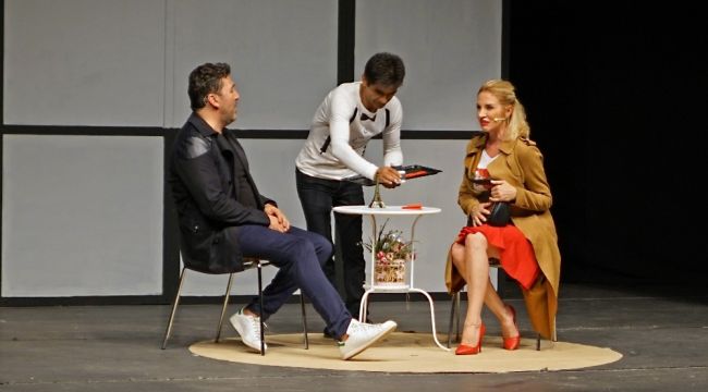 Pandemi günlerinde tiyatro buluşmaları "İki Bekar" ile sona erdi
