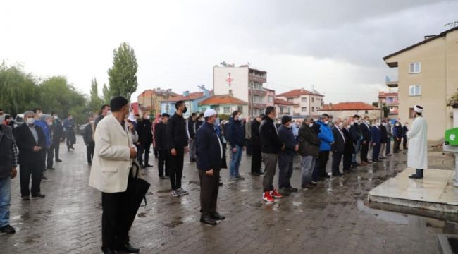 AK Partili belediye meclis üyesi son yolculuğuna uğurlandı