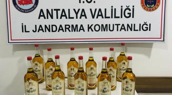 Antalya'da 11 şişe kaçak viski ele geçirildi
