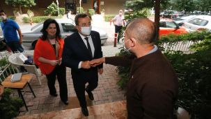 Başkan Batur'dan Elif bebeğe "hoş geldin" ziyareti