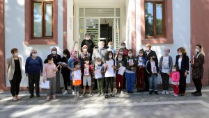 Başkan Gümüş'ten öğrencilere tablet