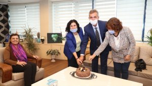 Başkan Hürriyet'ten muhtarlara pastalı kutlama