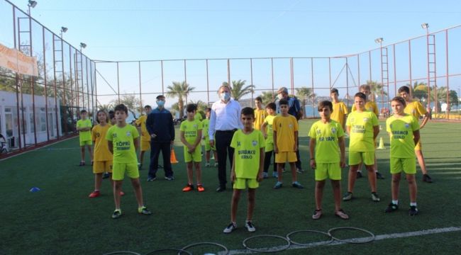 Başkanı Ergin geleceğin futbolcularıyla buluştu