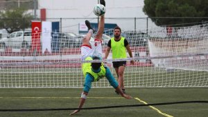 Bayraklı'da 'Ayak Tenisi Turnuvası' sonuçlandı