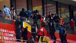 Berna Gözbaşı'nın locasına böyle saldırdılar