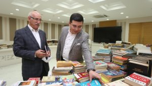 Cemil Meriç Kitaplığı'na kitap yağıyor