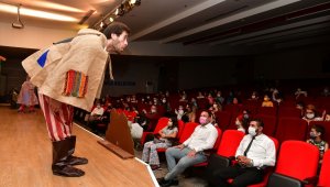 Çiğli Belediyesinden "sosyal mesafeli" tiyatro