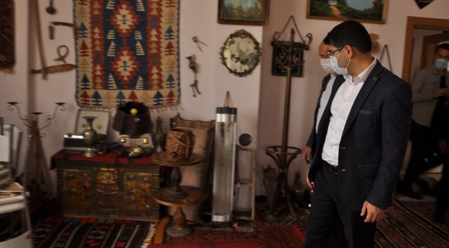 Dedelerinden kalan eşyaları müze kurdular