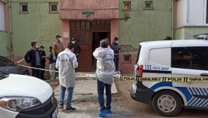 Eşini öldürüp aynı silahla hayatına son verdi