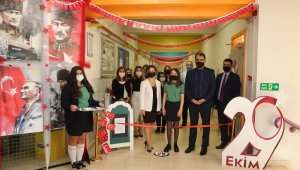 GKV'li Ece Koçak açtığı sergiyi Atatürk'e armağan etti