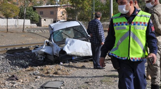 Hemzemin geçitte can pazarı: 2 ölü, 1 yaralı