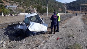 Hemzemin geçitte feci kaza: 3 ağır yaralı