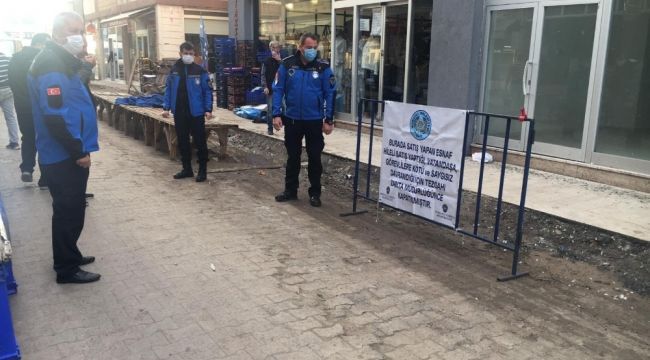 Hileli satış yapan pazarcının tezgahı kapatıldı