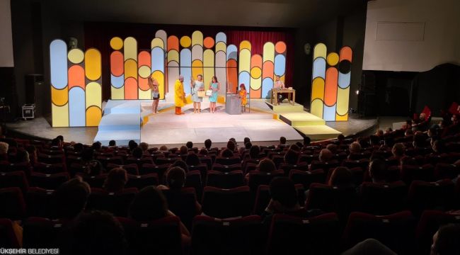 İzmir'de 'Deneme Sahnesi'nin oyunları ilçelerde