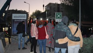 İzmir'de 20 saattir kurtarma çalışmaları devam ediyor