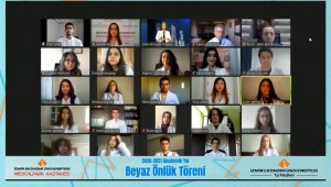 İzmir'de 68 öğrenci sanal törenle hekimliğe adım attı