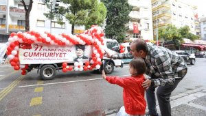 İzmir'de Cumhuriyet coşkusu her ilçeyi sardı
