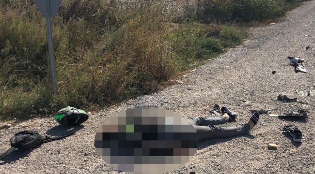 İzmir'de kamyona çarpan motosikletli sürücü hayatını kaybetti