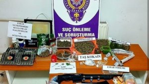 İzmir'de uyuşturucu tacirlerine darbe: 4 gözaltı