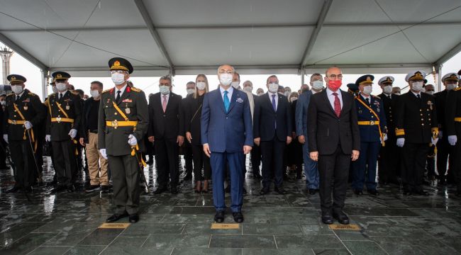 İzmir'de yağmur altında Cumhuriyet Bayramı coşkusu